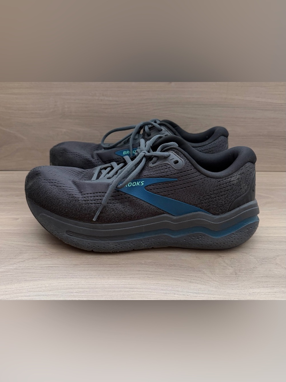 Brooks Ghost Max 2 Shoes Mens Size 10 4E Running Walking Training Sneakers